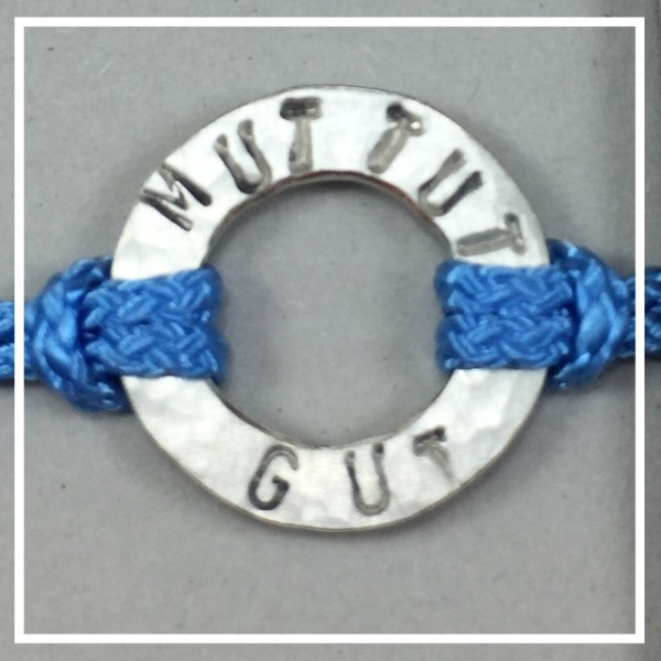 Armband >>MUT TUT GUT<< baby blue
